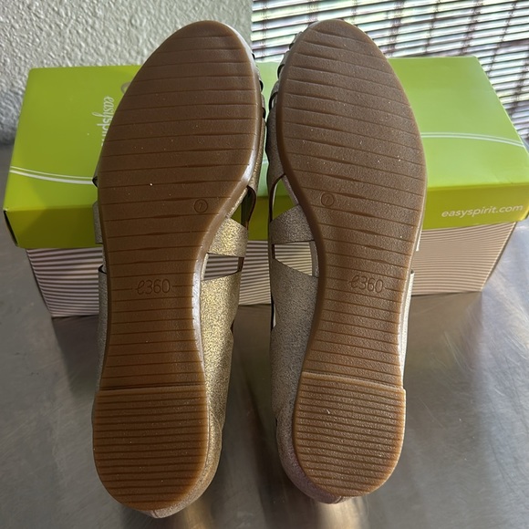 Easy Spirit - Picture 2 of 4